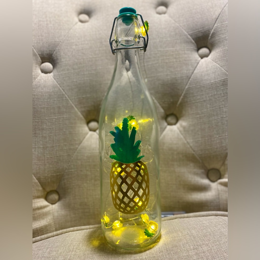BRAND NEW~ pineapple light battery operated